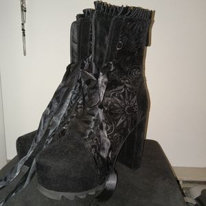 Sinister brand platform